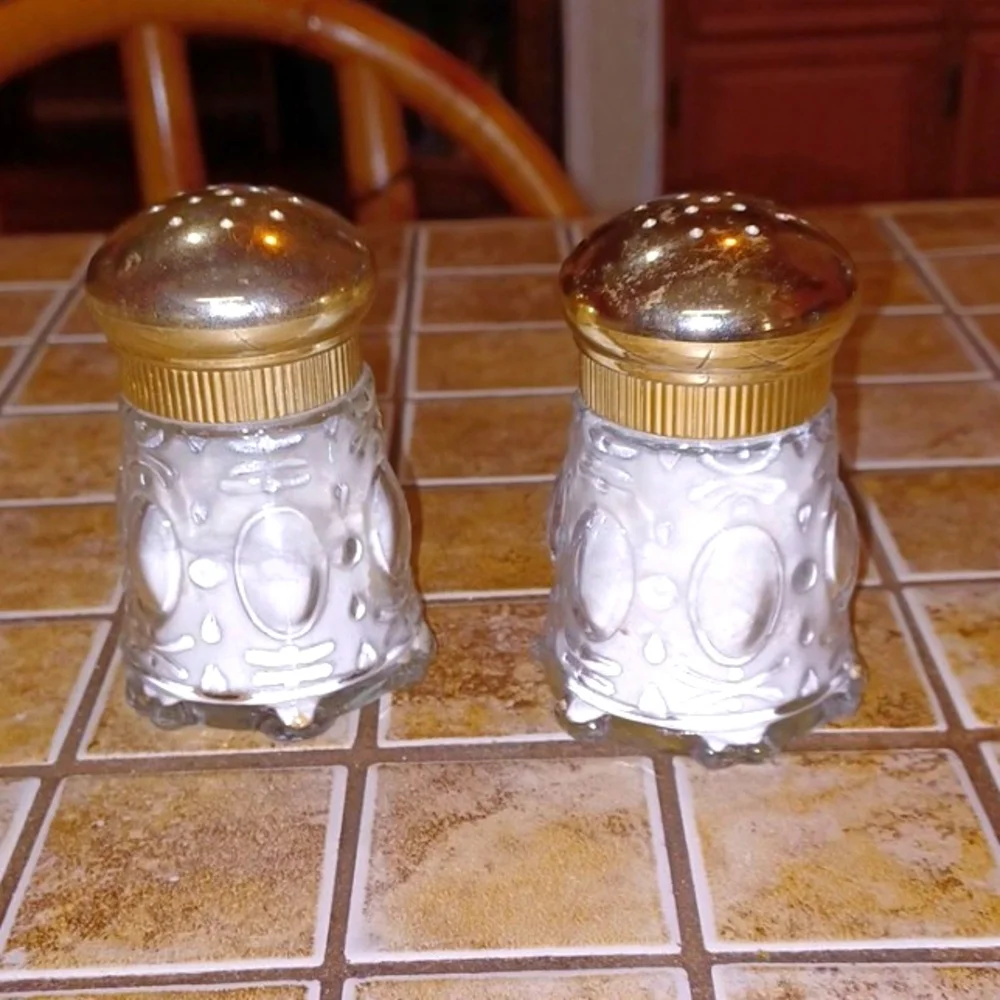 Avon Collectable Vintage Salt & Pepper Shakers/W Roses Rose's Powder